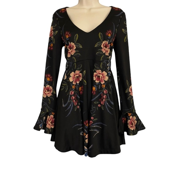 Free People Fit Flare Short Black Open Back Bell Sleeve Floral Dress Size S - Picture 6 of 13
